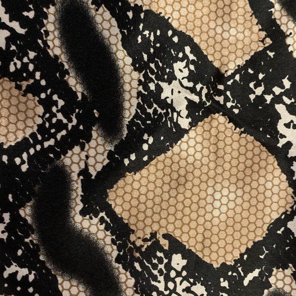 Ladies M.O.S.I. Silky scarf!  36” square!  Snake print design! - Picture 2 of 5